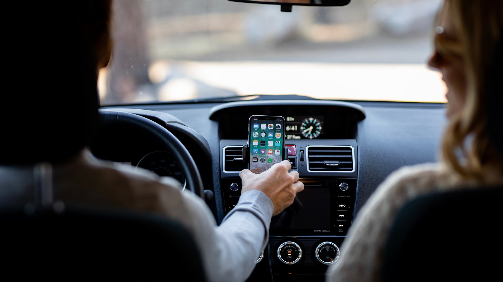 Kenu Airframe Support d'aération de voiture sans fil à chargement Qi pour iPhone Samsung Subaru Forester Tahoe