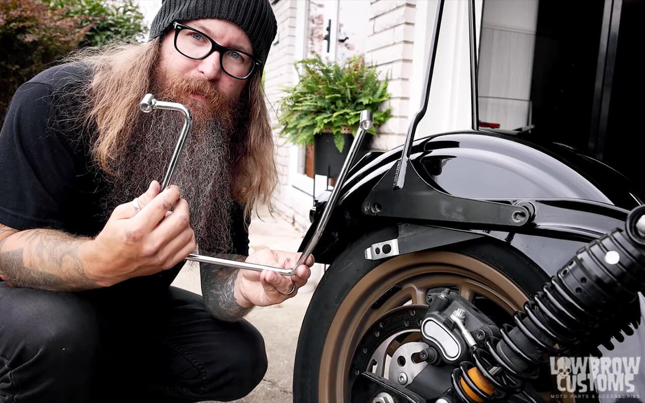 Video: How To Install Biltwell's Exfil Motorcycle Utility Bags On Harley-Davidsons7