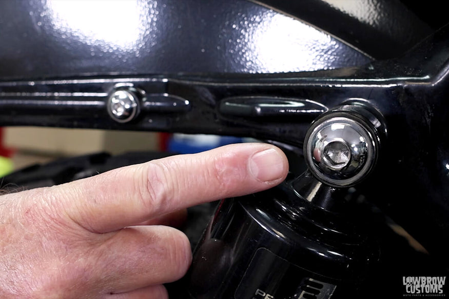 Video: How To Install Biltwell's Exfil Motorcycle Utility Bags On Harley-Davidsons-41