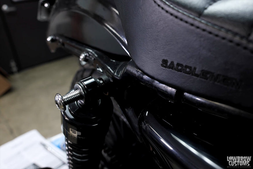 Video: How To Install Biltwell's Exfil Motorcycle Utility Bags On Harley-Davidsons-42
