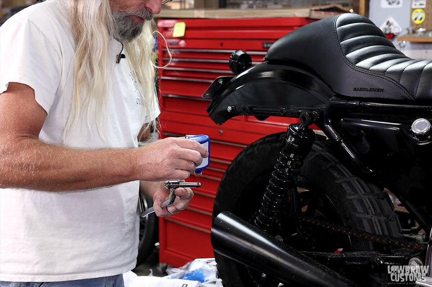 Video: How To Install Biltwell's Exfil Motorcycle Utility Bags On Harley-Davidsons-47