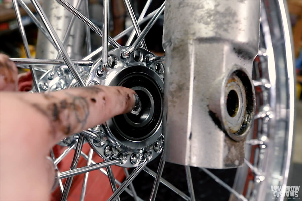 VIDEO-How to Install a 21in Chrome Lowbrow Customs Ribbed Spool Hub Wheel on a 39mm Narrow Glide Front End-9