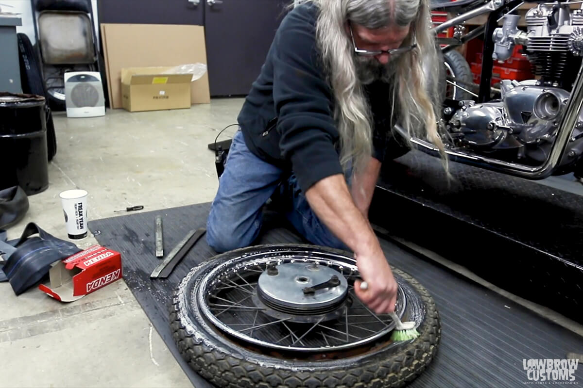 Video- How To Change A Motorcycle Tire By Yourself-13