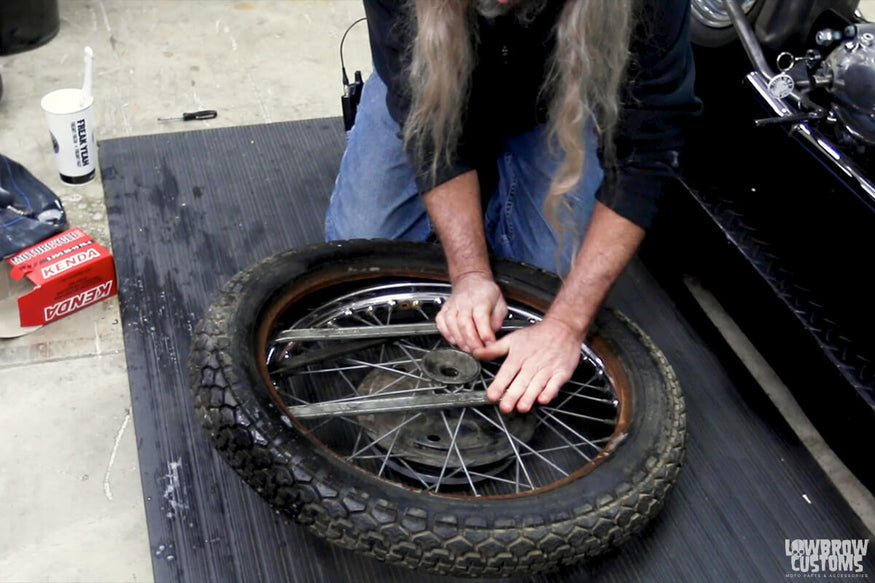 Video- How To Change A Motorcycle Tire By Yourself-14