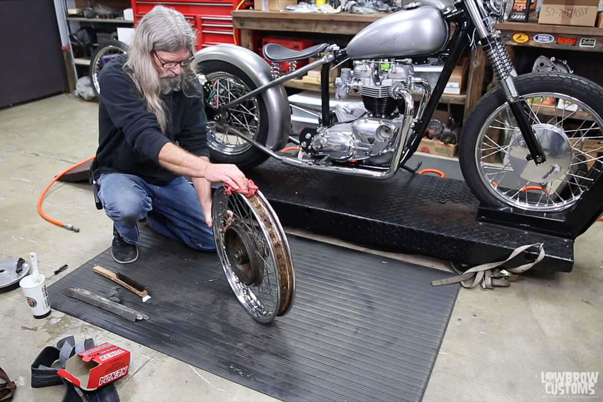 Video- How To Change A Motorcycle Tire By Yourself-17