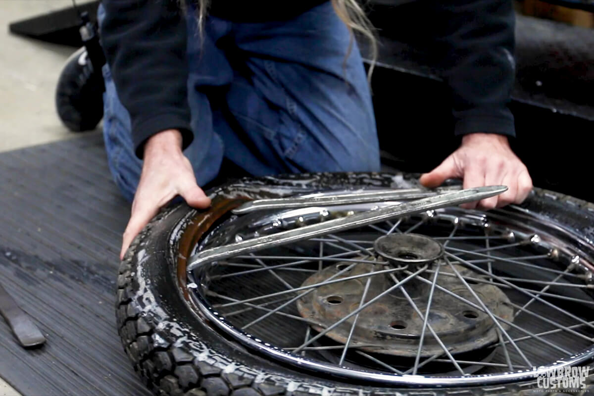Video- How To Change A Motorcycle Tire By Yourself-9