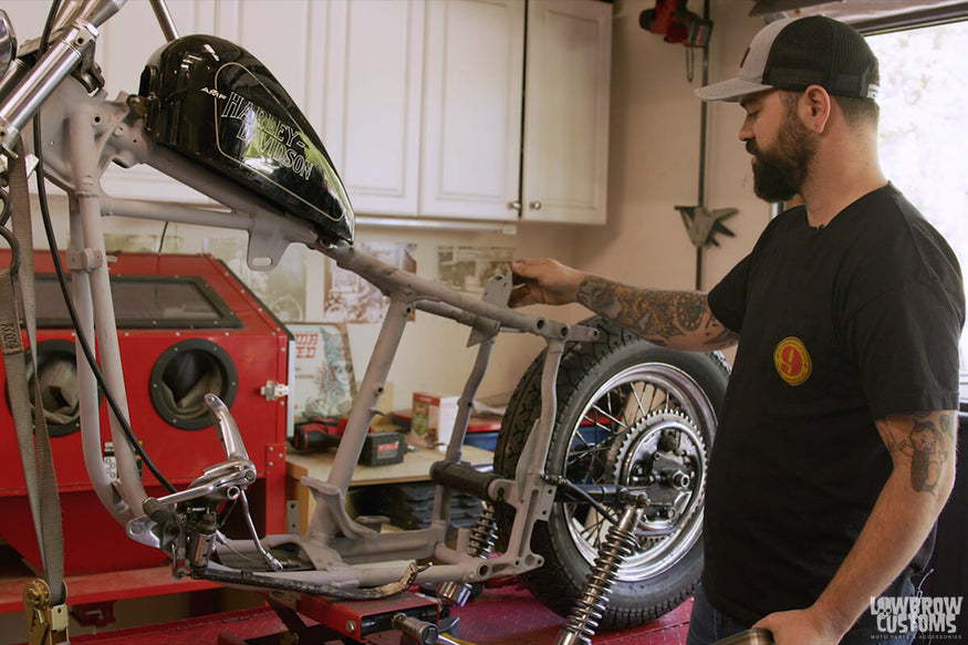 Video: How To Install A Gasbox Horseshoe Oil tank for Harley-Davidson 4 speed Swing Arm Frames-8