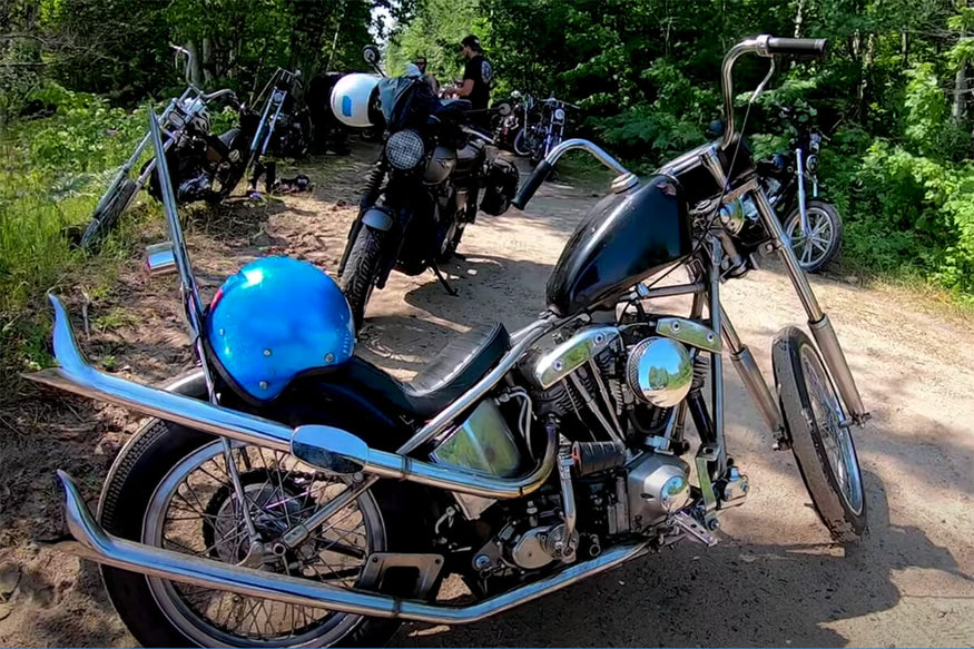 Killer rigid Shovelhead chopper with a wideglide fork and Sportster gas tank.