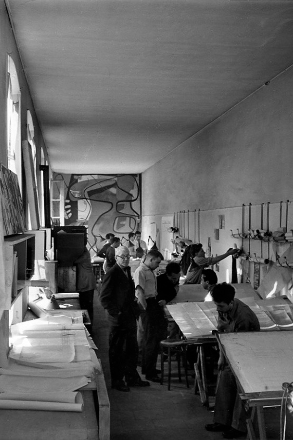 De Bonne Facture - Le_Corbusier_dans_l_atelier_de_la_rue_de_Sevres_Mars_1950 - UNION DES ARTISTES MODERNES