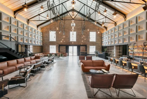 The Warehouse Hotel: Lobby and Bar