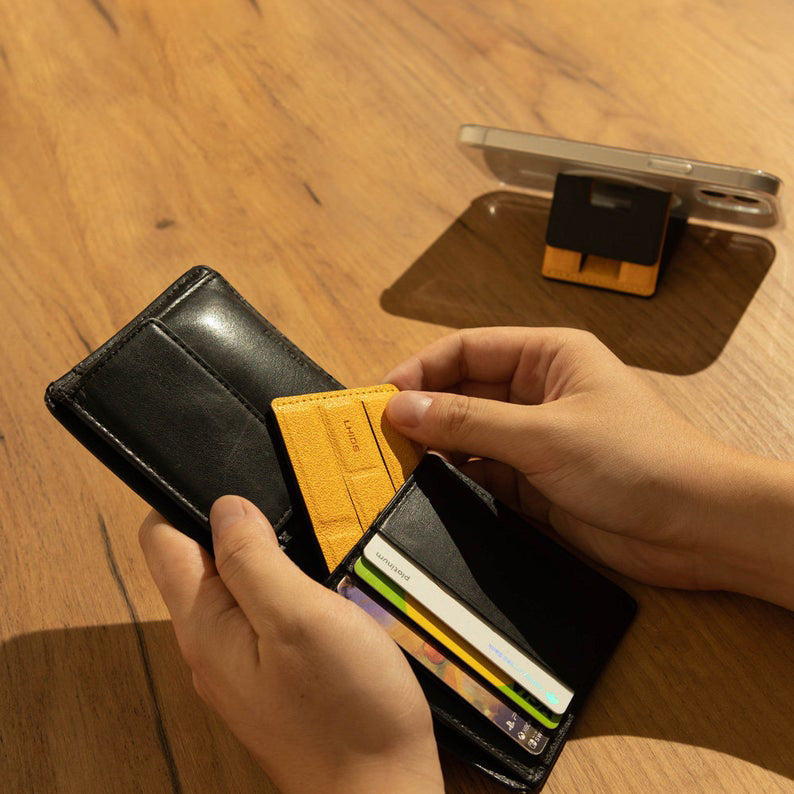 MAGEASY PHOLDR CLING-ON WALLET KIT fits into your wallet