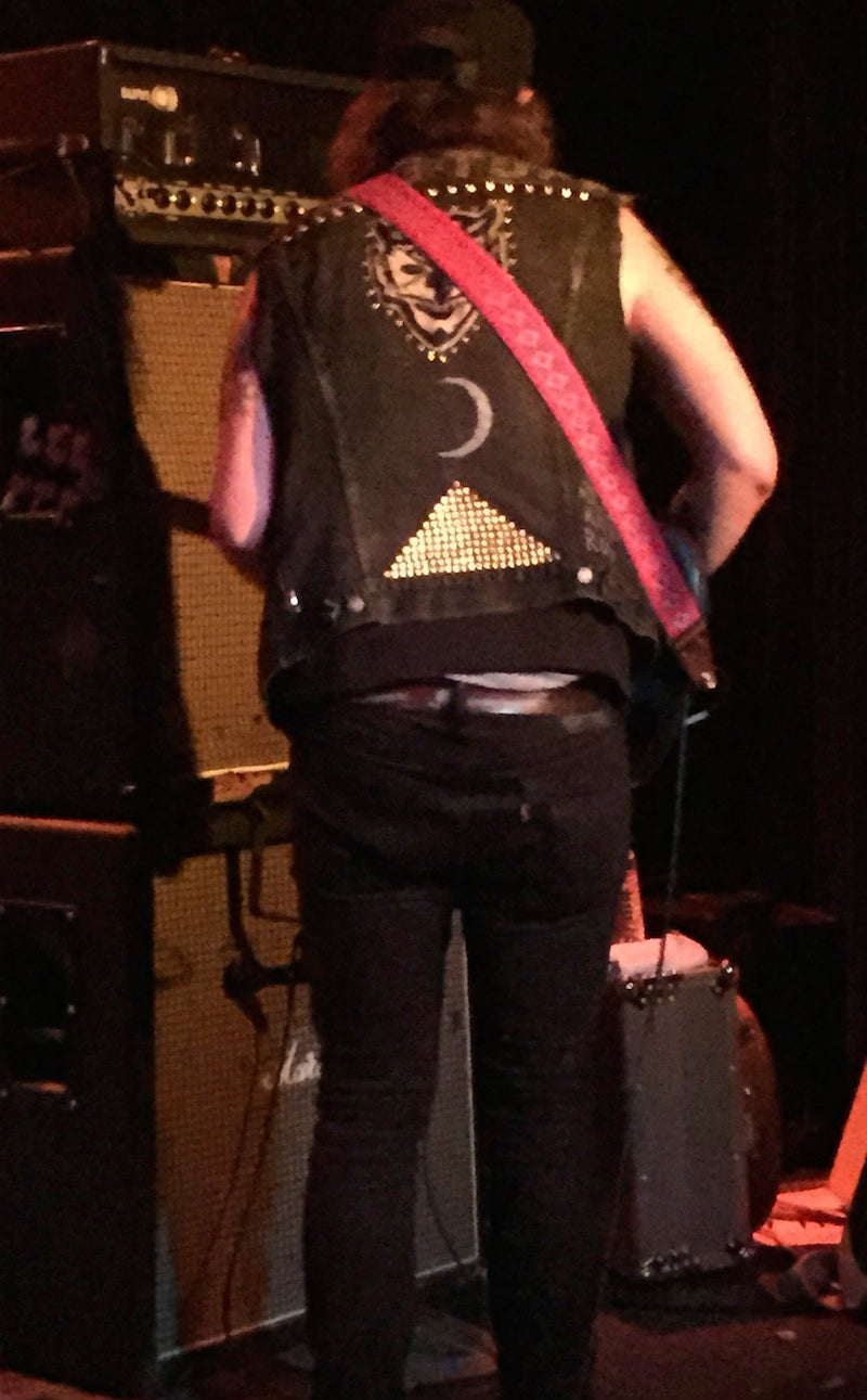 Here's how the Indian strap looks on Kyle's back