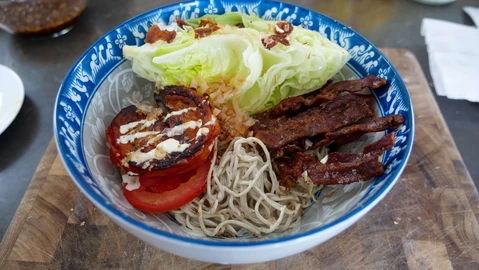 A bowl of ramen for keto japanese food