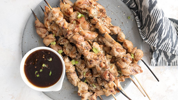 A plate of chicken yakitori for keto japanese food