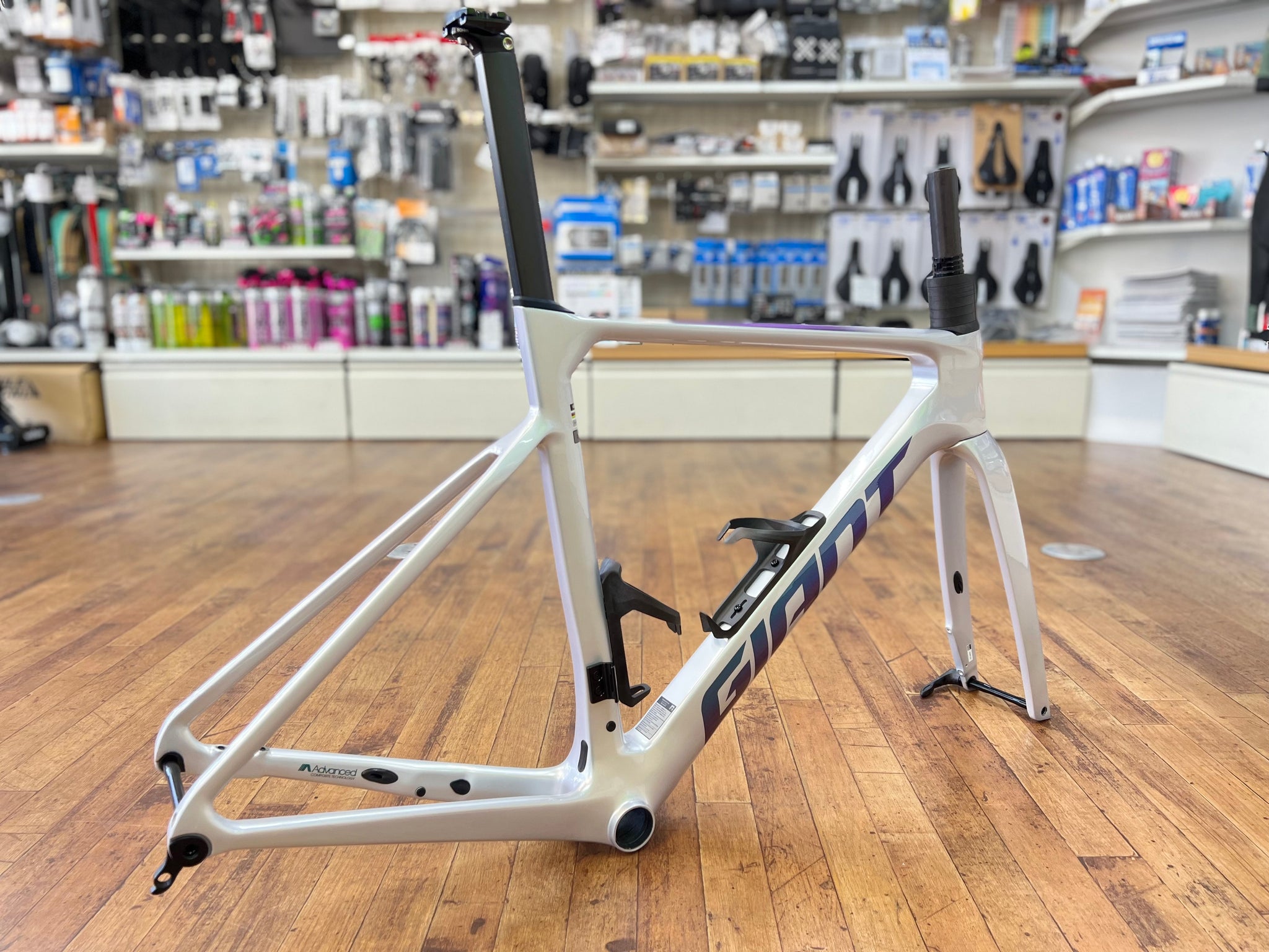 店舗受取】2023 GIANT PROPEL ADVANCED PRO FRAME SET 税込￥330,000