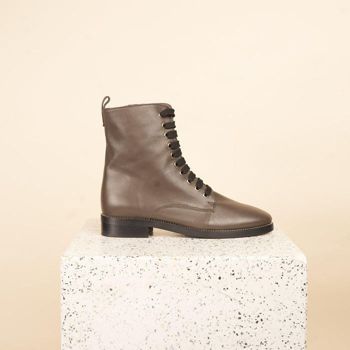 Roma Due Rugged - Black Leather – A. Soliani