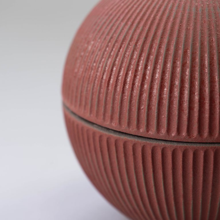 Shinogi Lidded Bowl Detail Image 18