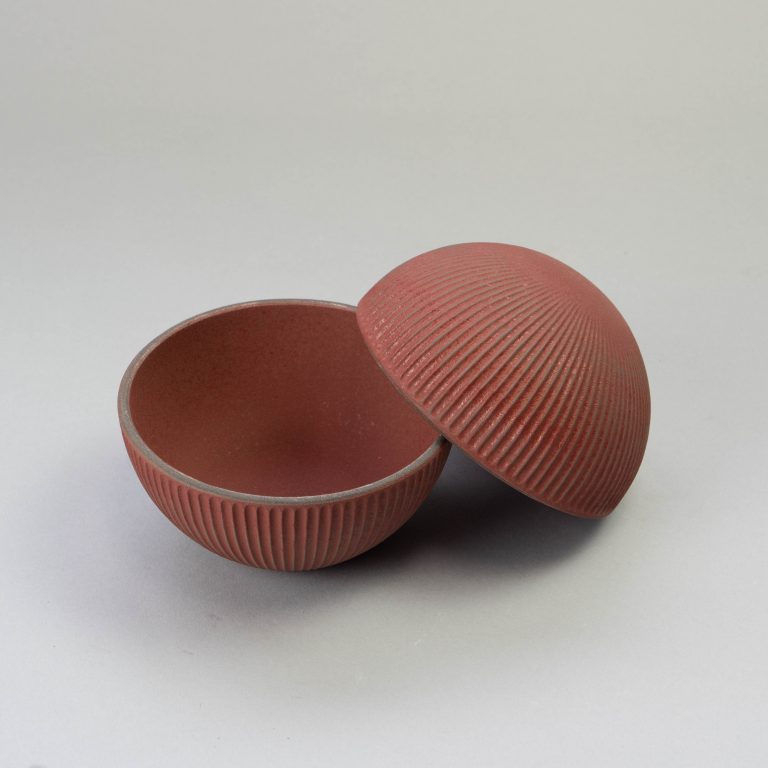 Shinogi Lidded Bowl Detail Image 17