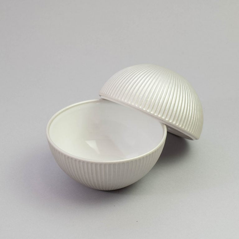 Shinogi Lidded Bowl Detail Image 11