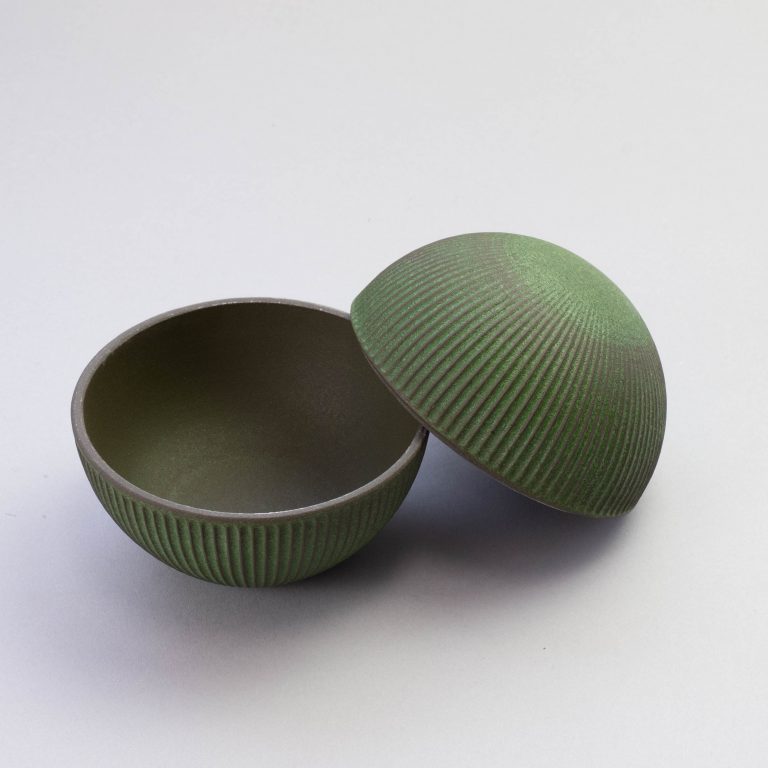 Shinogi Lidded Bowl Detail Image 3