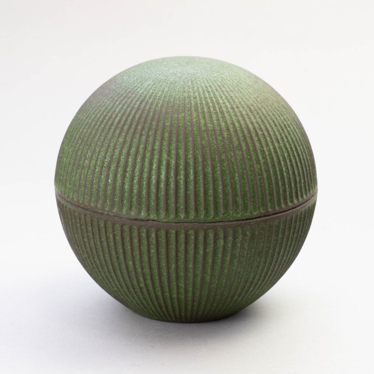 Shinogi Lidded Bowl Detail Image 2