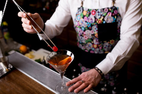 Picture of a bartender making the cocktail Sweet Manhattan