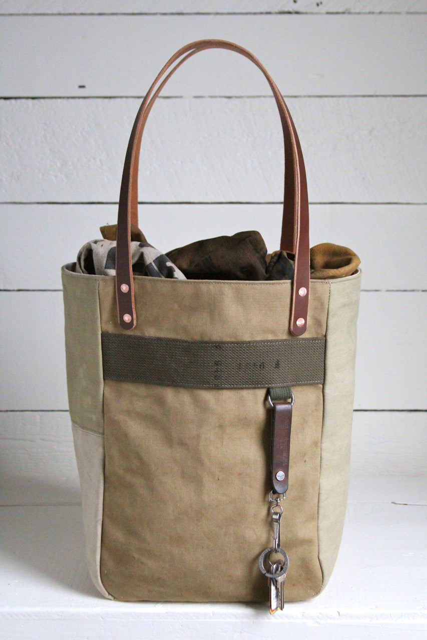 tote bag with outside pockets