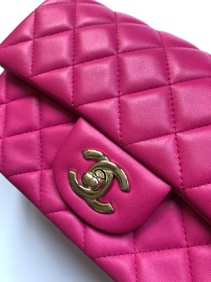 Chanel Jumbo bag hot pink  Pink bags outfit, Hot pink bag, Hot pink bag  outfit