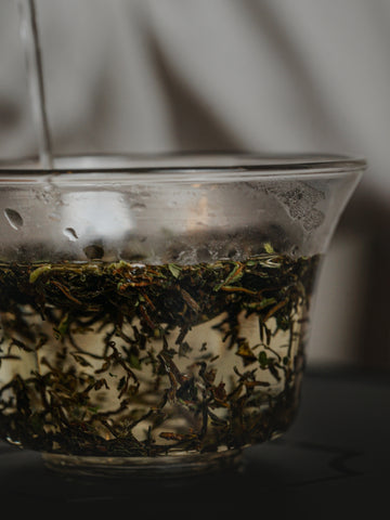 Brewing Darjeeling First Flush whole leaf tea in a gaiwan | Plantation by teakha