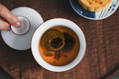 Tangerine Puerh tea and mooncake pairing