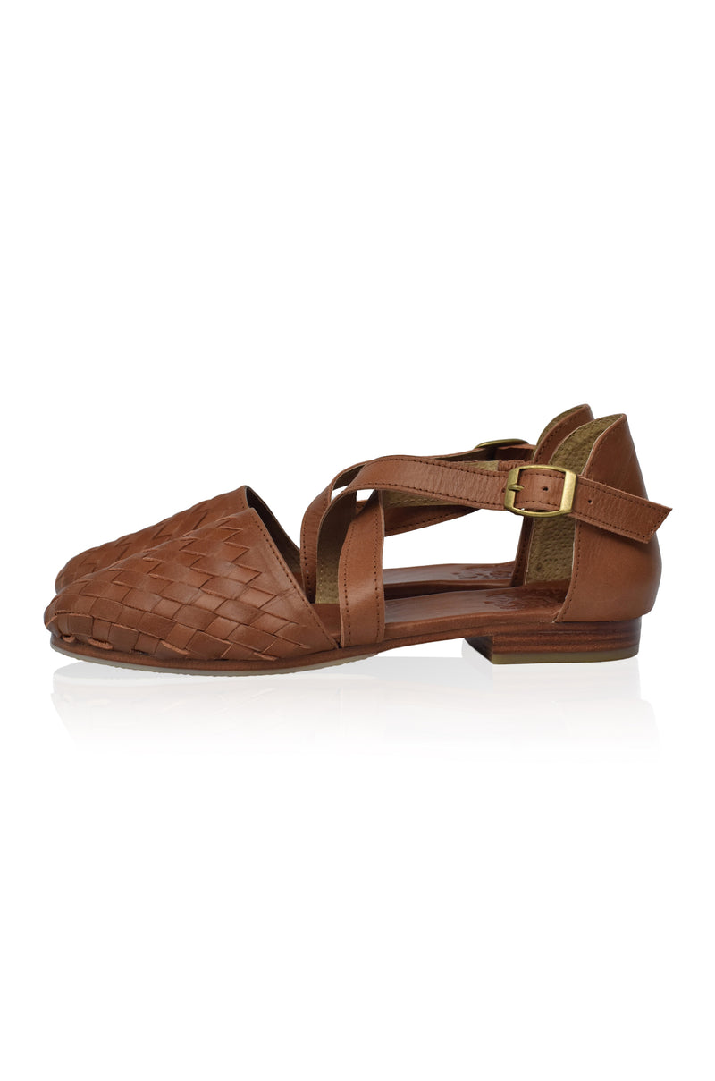 RIVIERA. Handmade leather flats with woven details on the toe. – ELF