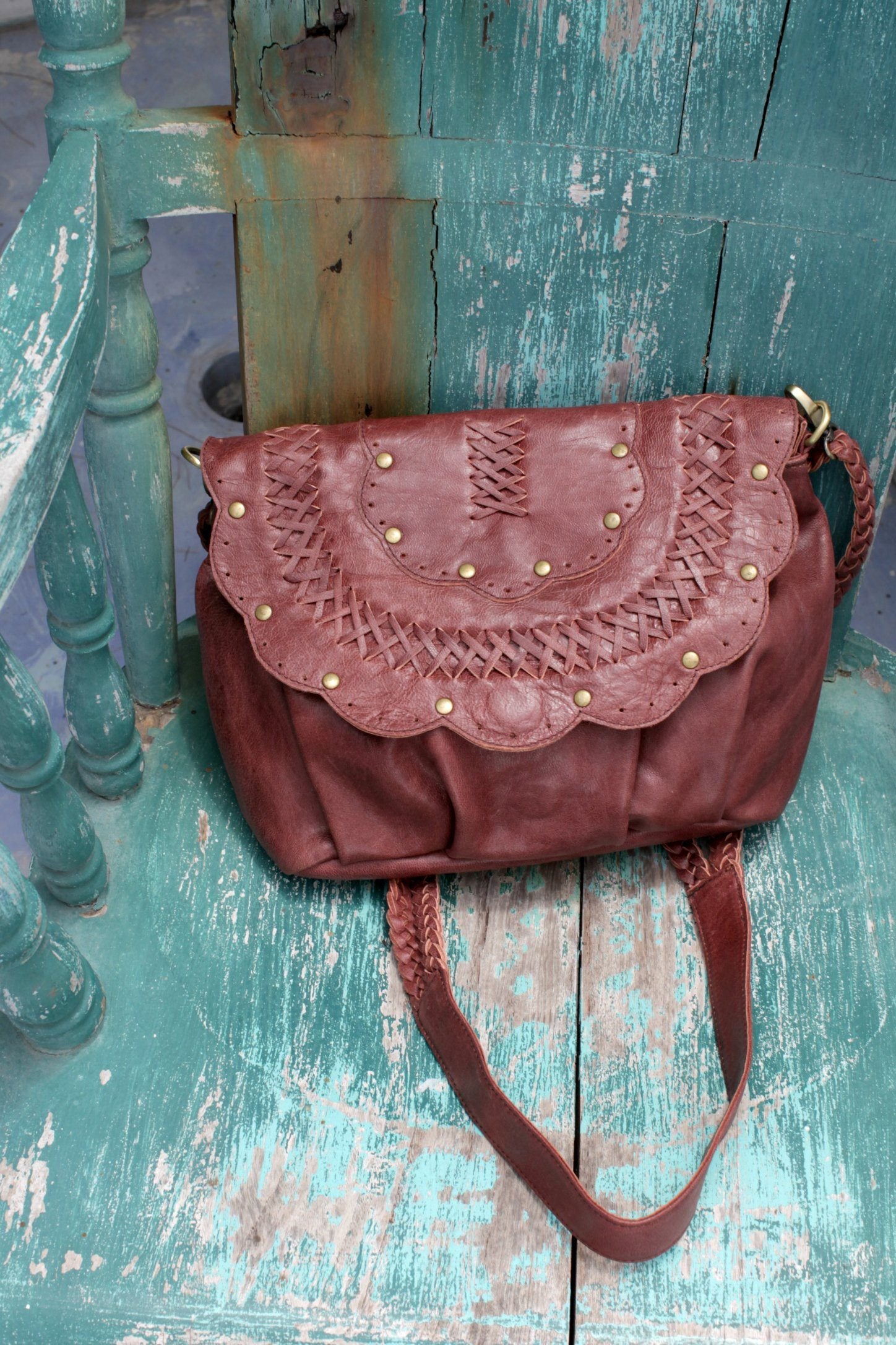 Silky Shore. Handmade brown leather shoulder bag with studs – ELF