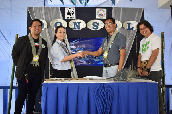 Four local government units (LGUs) in the Davao Region and the town of Donsol in Sorsogon province renewed their commitment to end plastic pollution by 2030 by signing again with the Plastic Smart Cities.