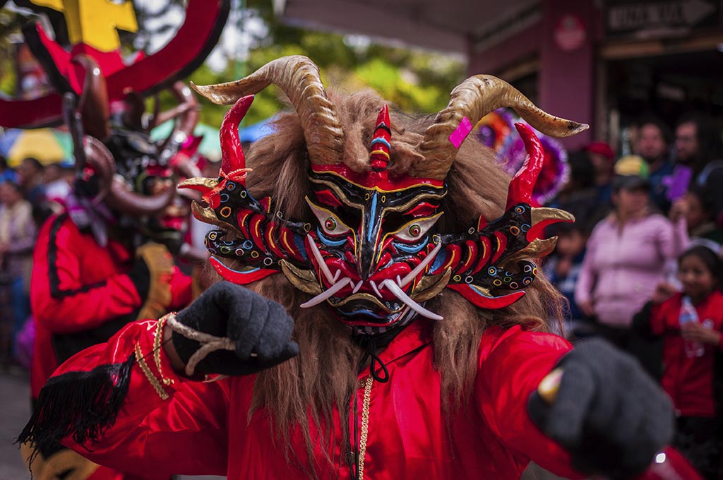 Juliaca Diablada dancer