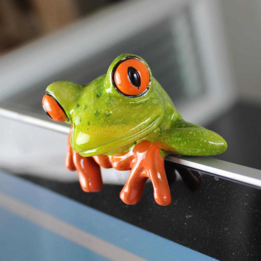 FROGGY MUSHROOM DESK BUDDY ORNAMENT