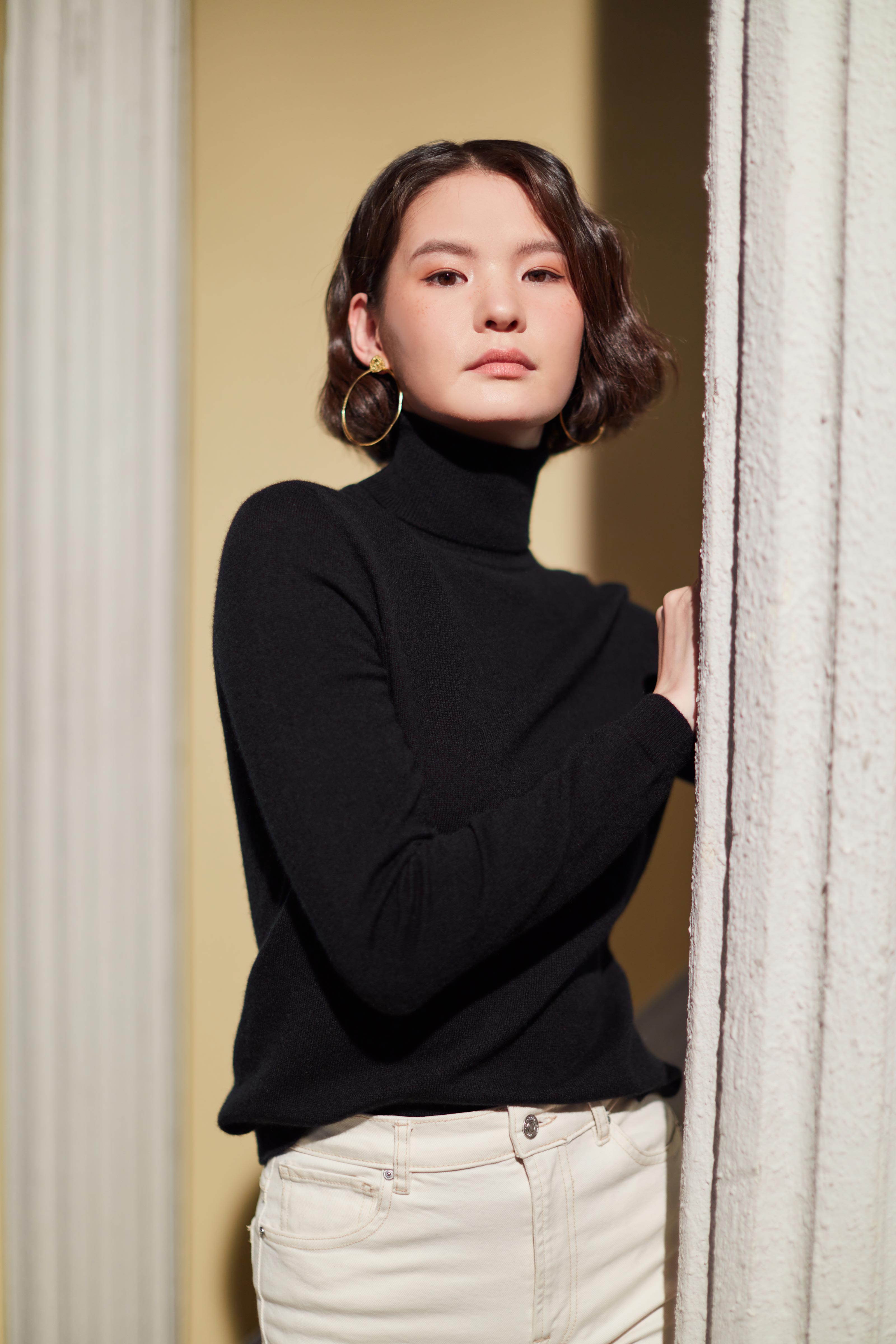 Women's Cashmere Classic Turtle Neck Sweater Black - Gobi Cashmere