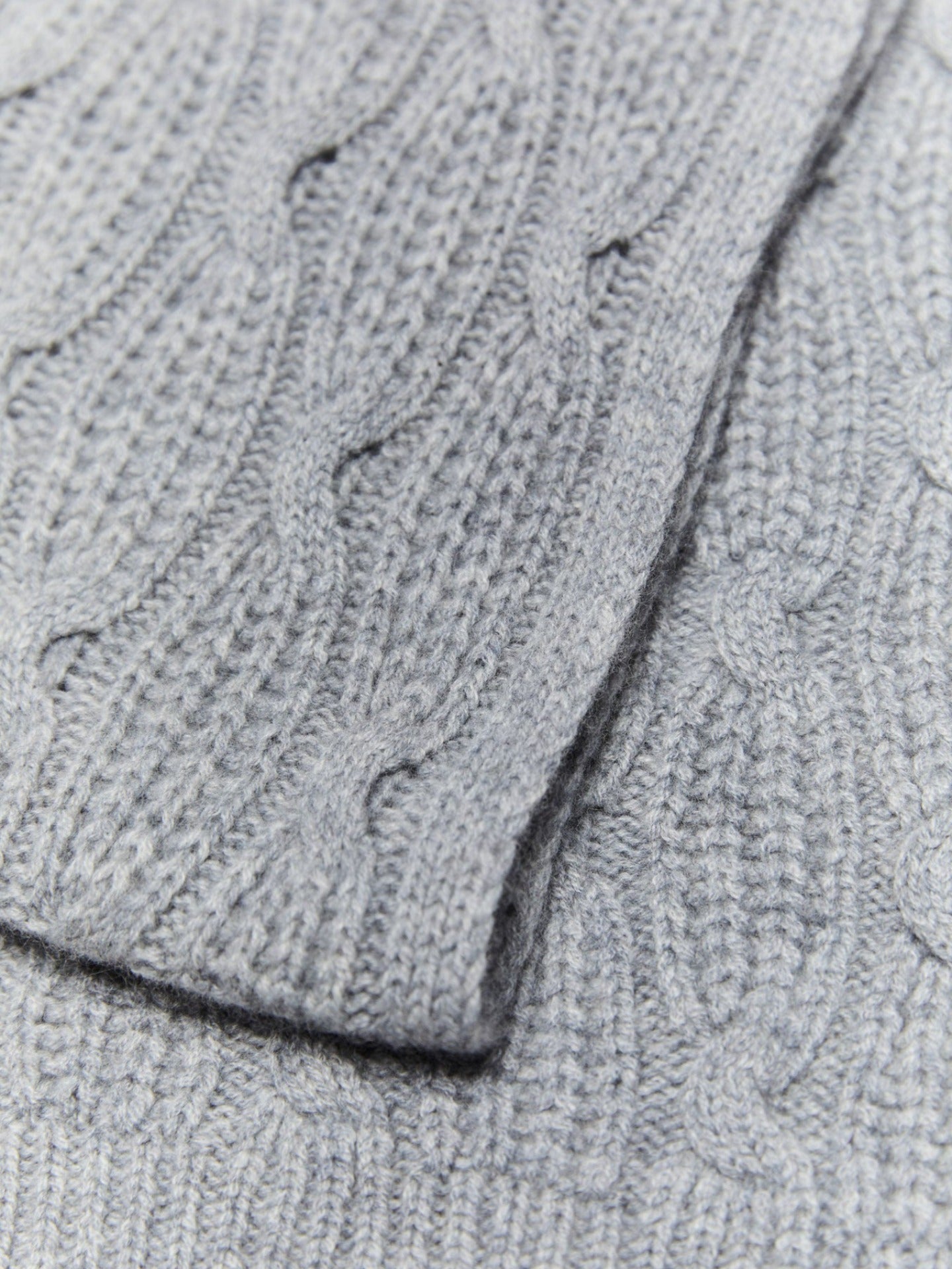 Grey Cable Knit Scarf Hat & Gloves Set