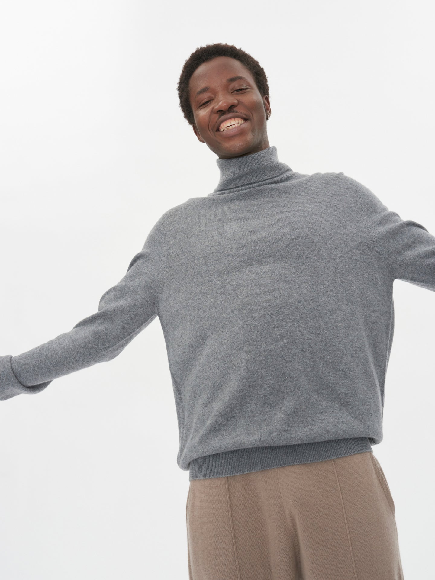 Basic Cashmere Turtle Neck Sweater