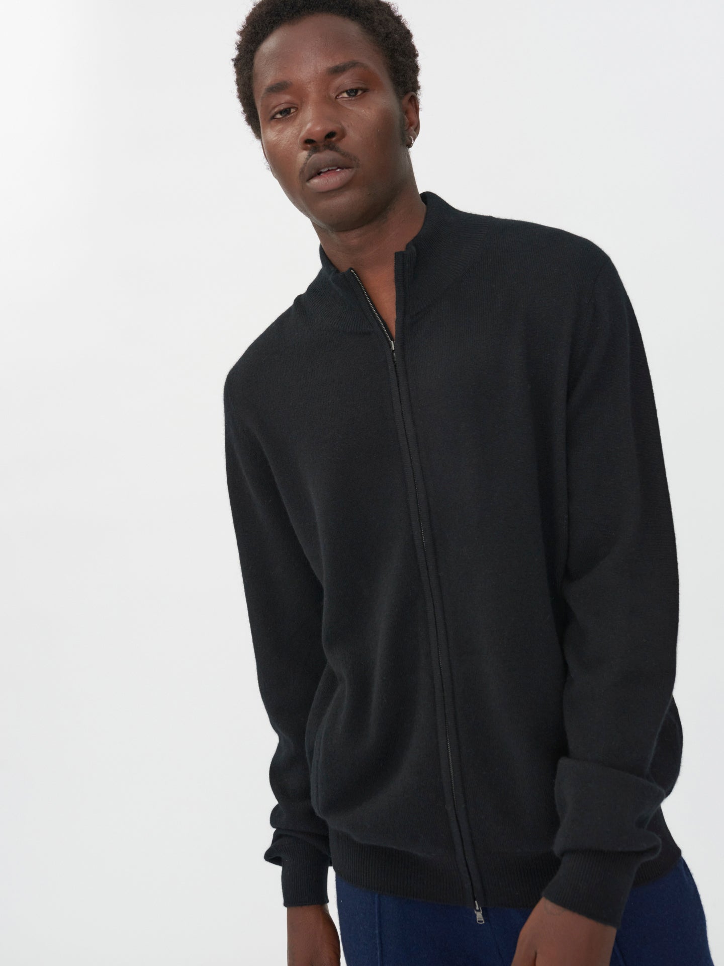 Men's Cashmere Basic Turtle Neck Sweater Black - Gobi Cashmere