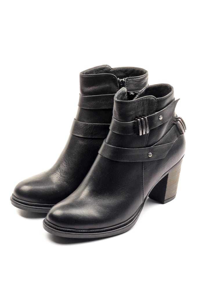 ladies boots at pavers