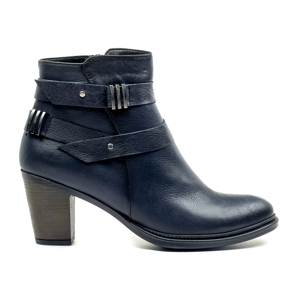 pavers navy boots