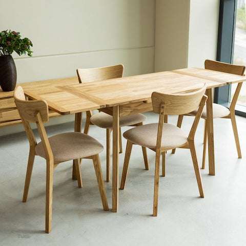 NordicStory Small oak dining tables in solid sustainable wood