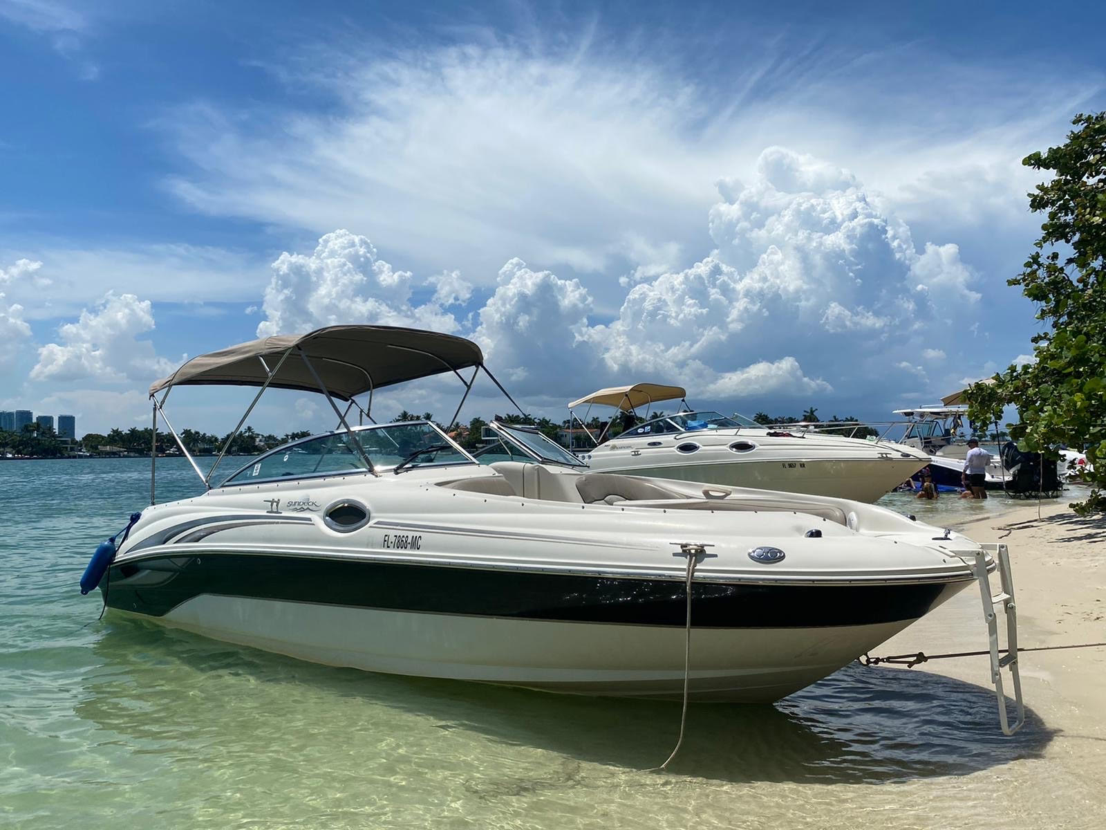26 Foot Sea Ray Boat Rental In Miami FL