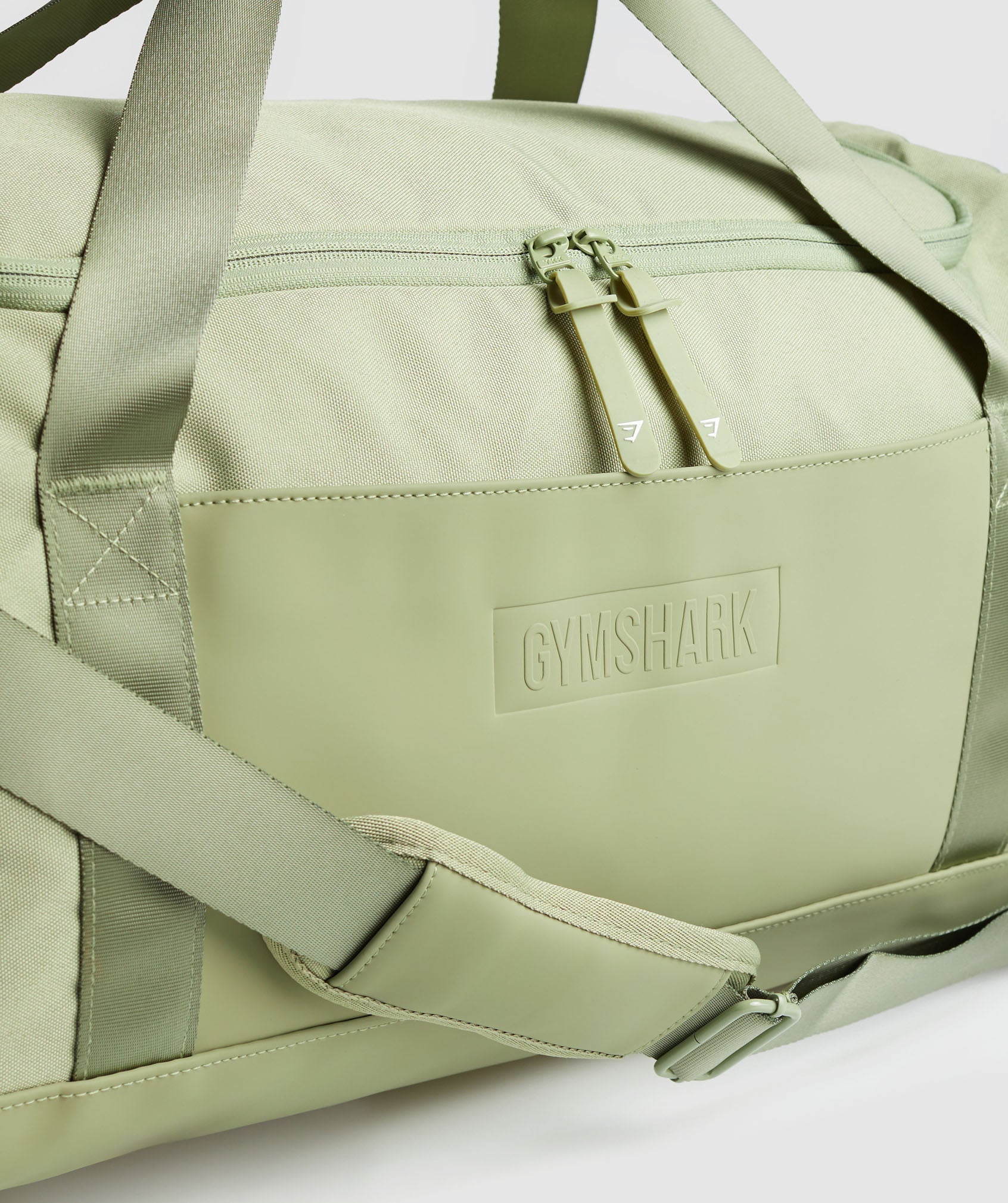 Everyday Holdall Medium in Natural Sage Green - view 2