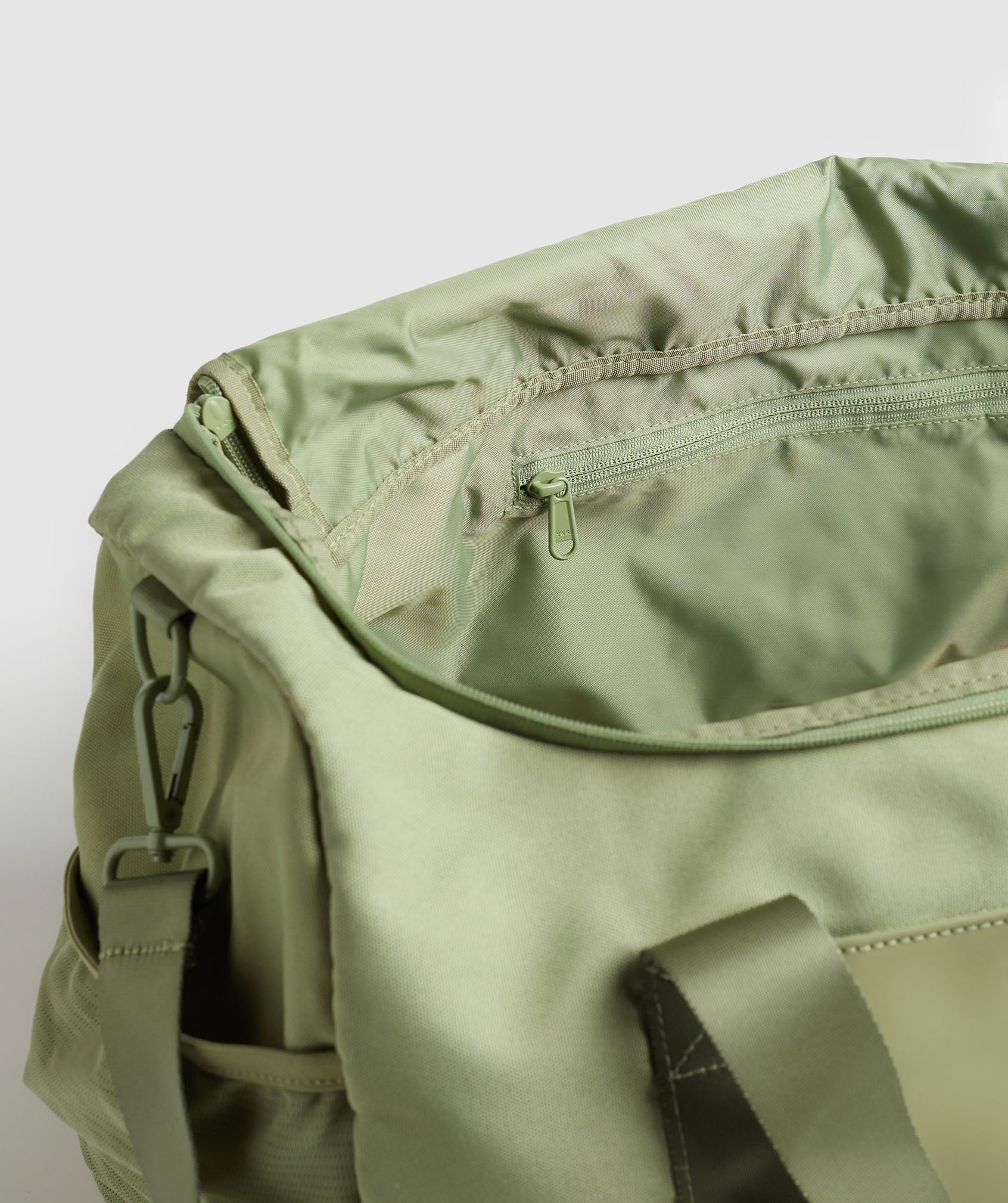 Everyday Holdall Medium in Natural Sage Green - view 4