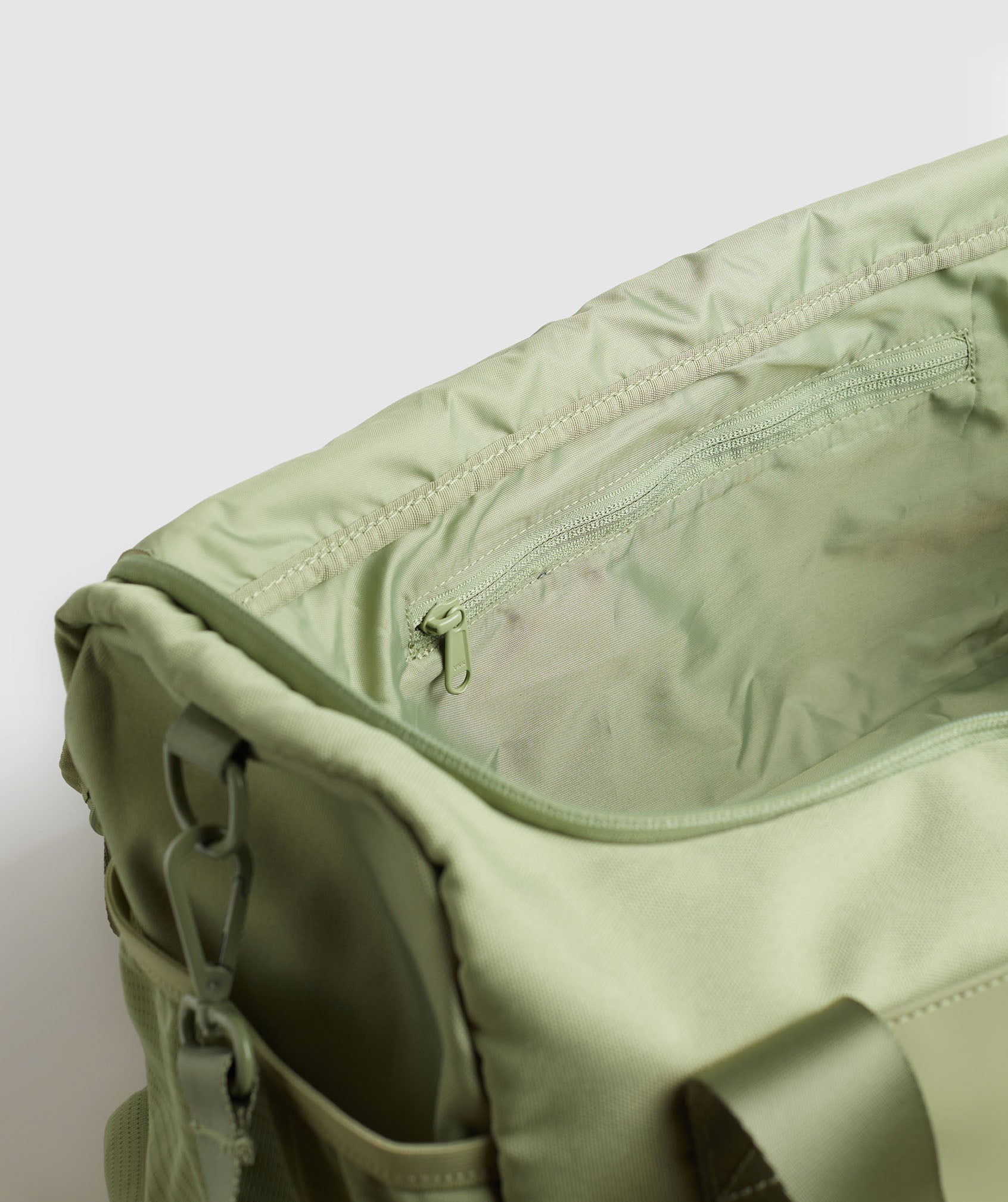 Everyday Holdall Small in Natural Sage Green - view 4