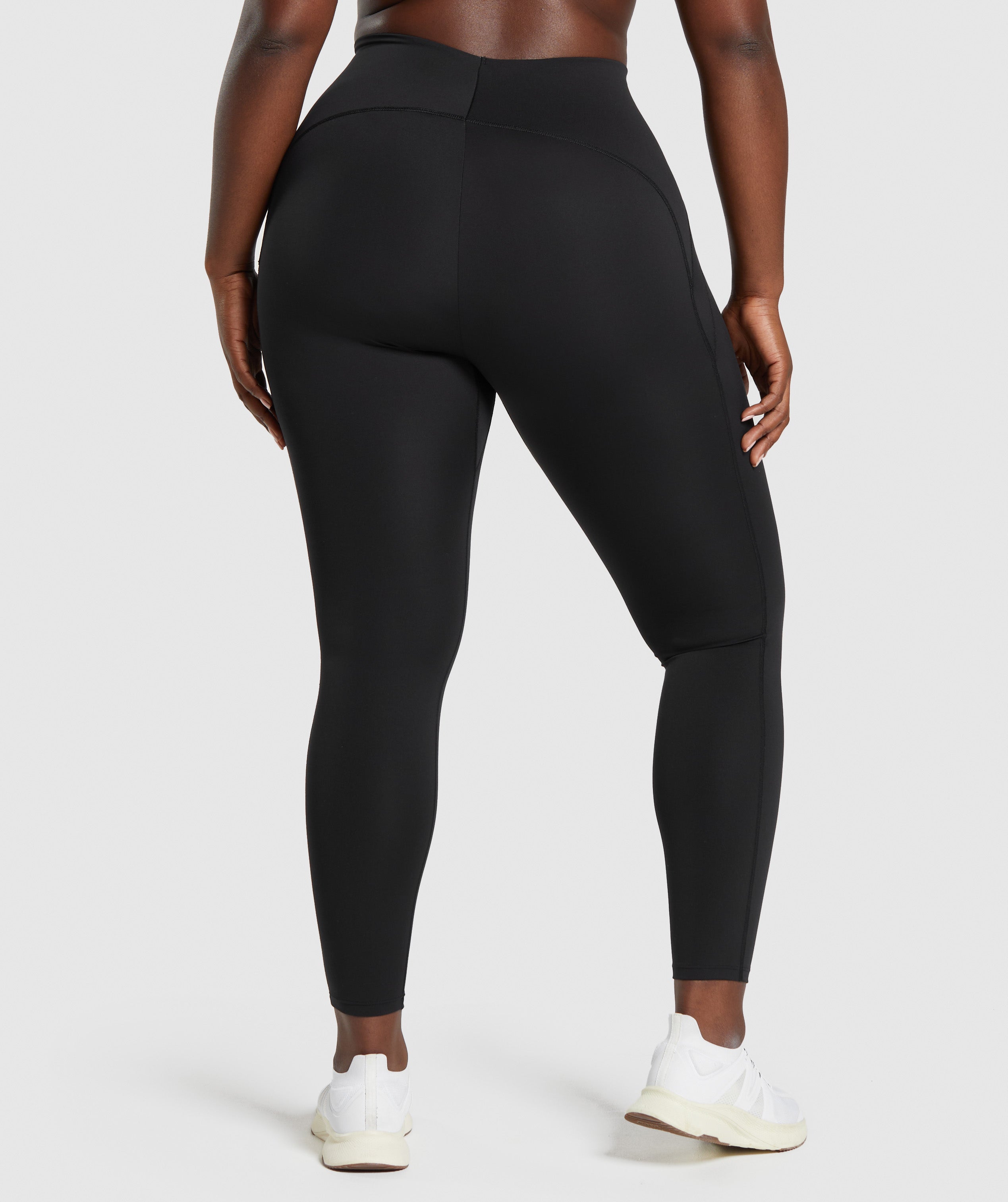 Everyday Scoop Leggings in Black - view 5