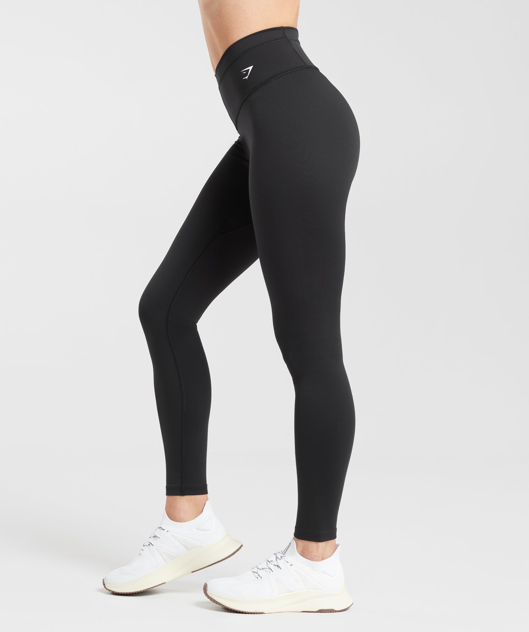 Everyday V Waistband Leggings in Black - view 3