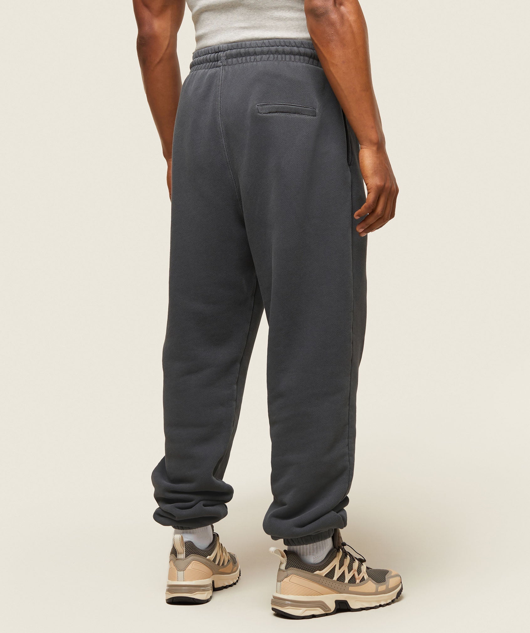 everywear Relaxed Sweatpants in Black - view 3