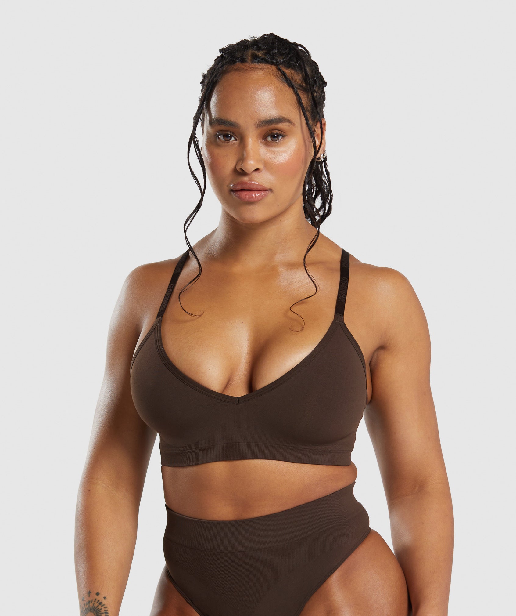 Seamless V Neck Bralette in Archive Brown